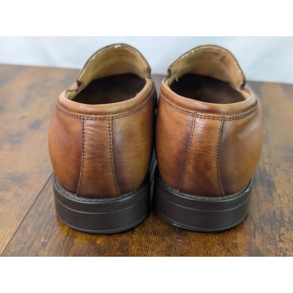 Florsheim took photos